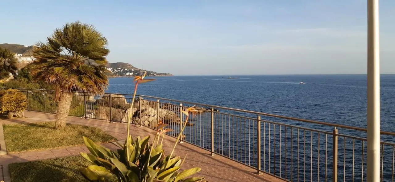 Roses Sobre El Mar Apartment Spain
